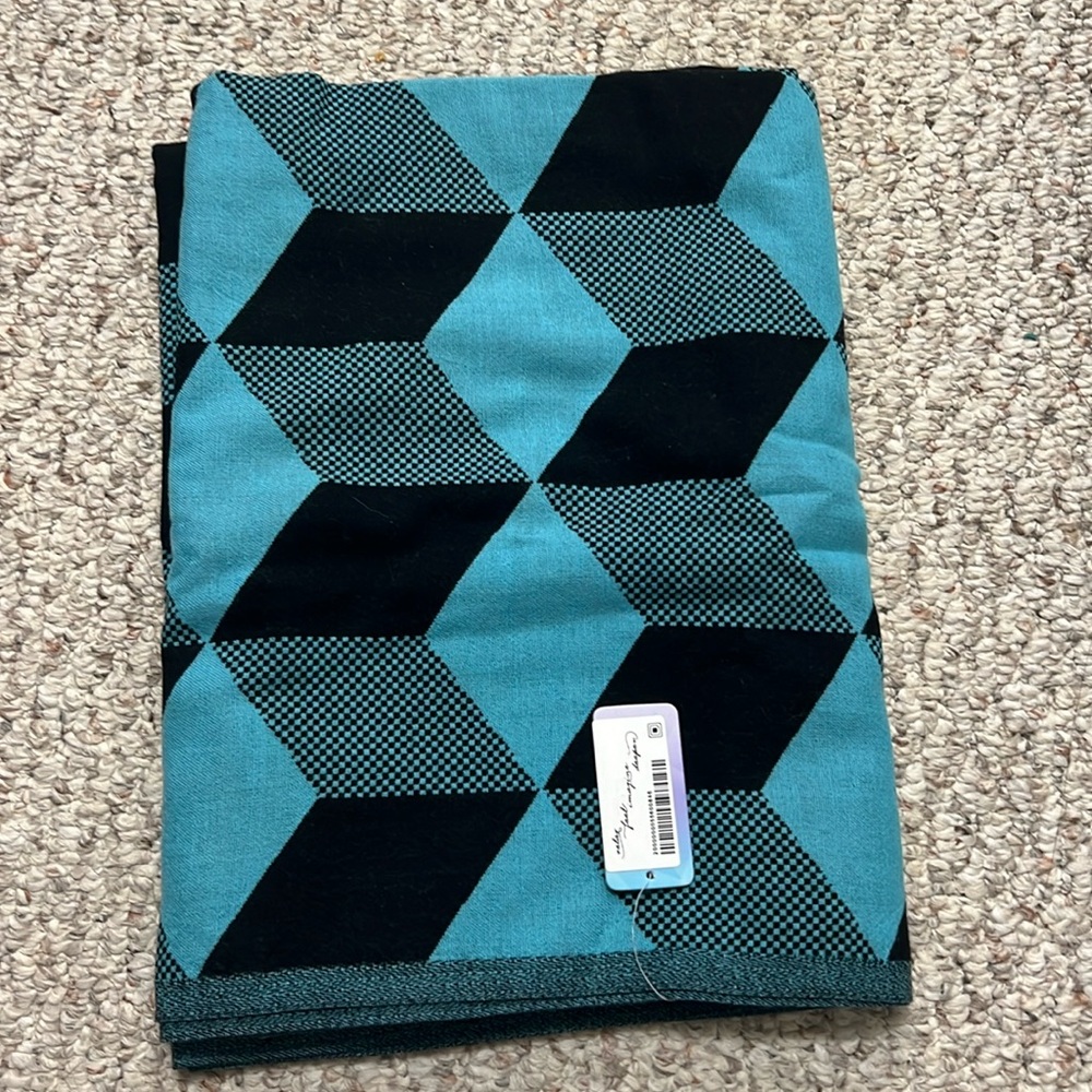 NWT Ivivva  (Lululemon) Wrap and Go Scarf